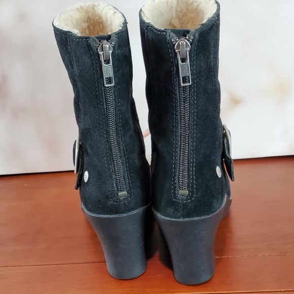 UGG Black Boots with Suede Finish - 7 - Picture 4 of 10